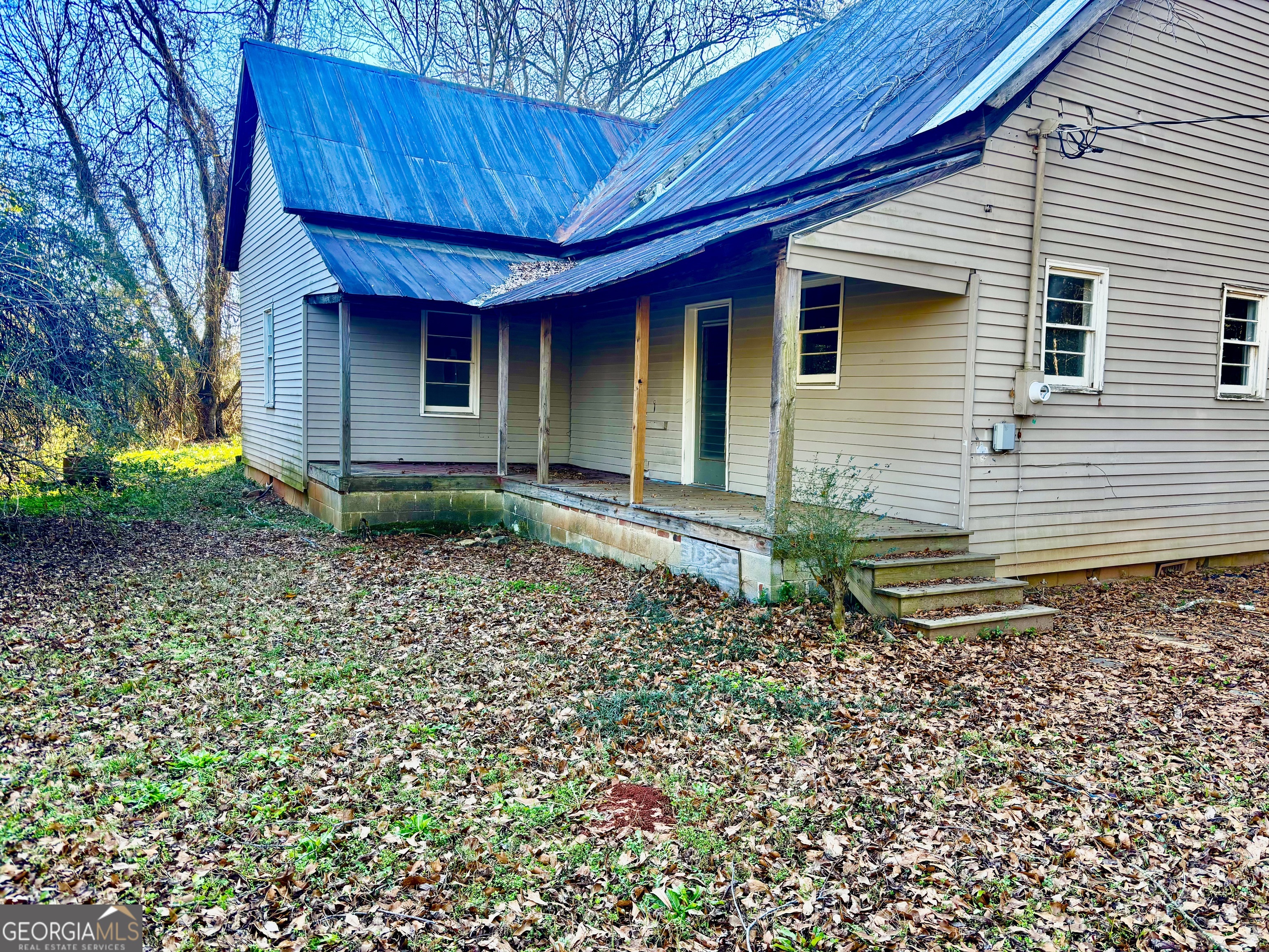585 Huddleston Road Fayetteville, GA 30214 - Photo 9 of 11 a front view of a house with garden