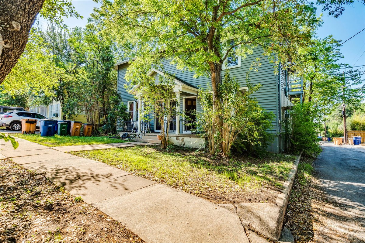 1103 West 22nd Street, Unit B Austin, TX 78705 - Photo 16 of 17 a view of a house with basketball court