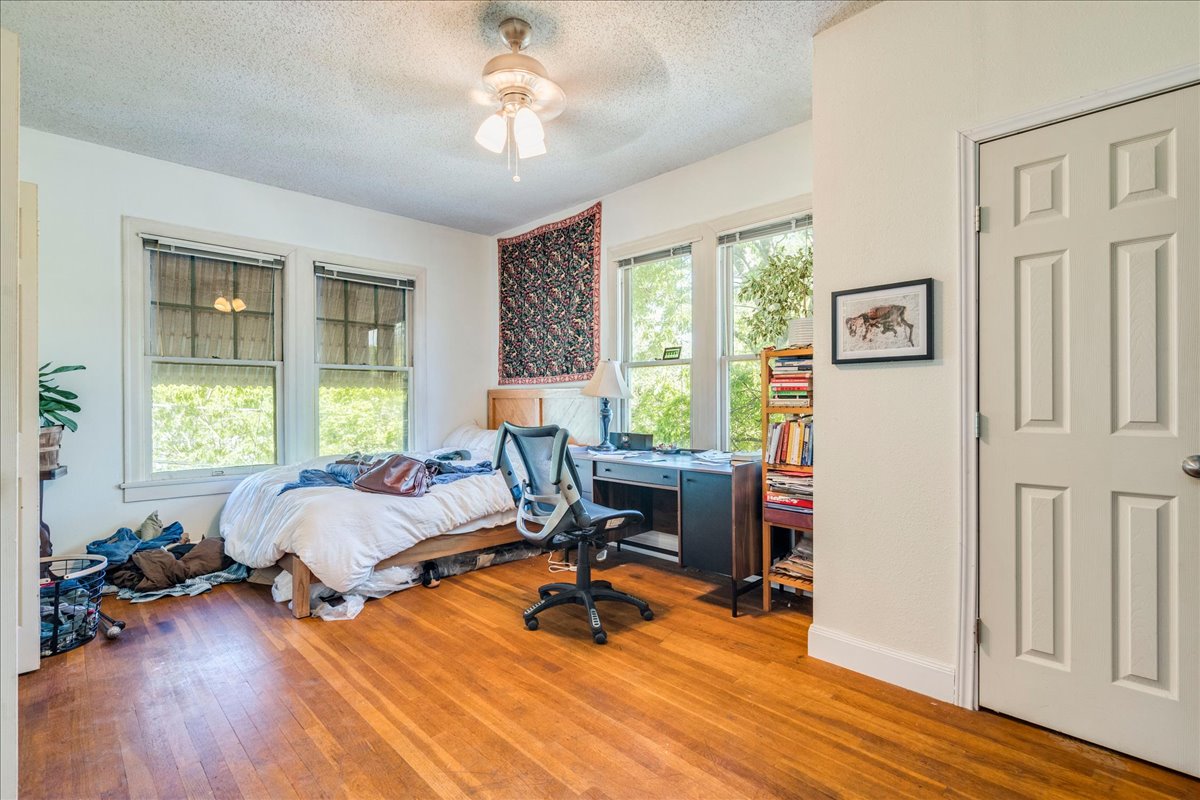 1103 West 22nd Street, Unit B Austin, TX 78705 - Photo 9 of 17 a view of a livingroom with workspace and a window