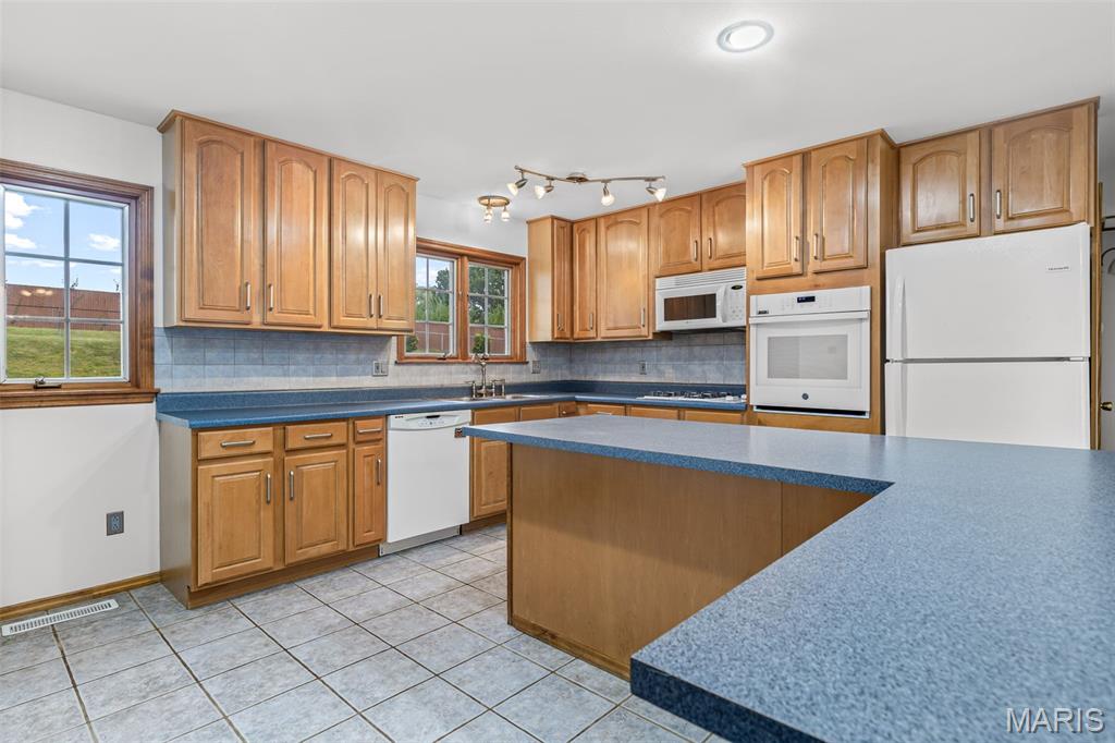 2379 England Town Road St. Louis, MO 63129 - Photo 3 of 28 Gallery Image 3