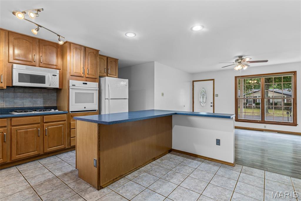 2379 England Town Road St. Louis, MO 63129 - Photo 4 of 28 Gallery Image 4