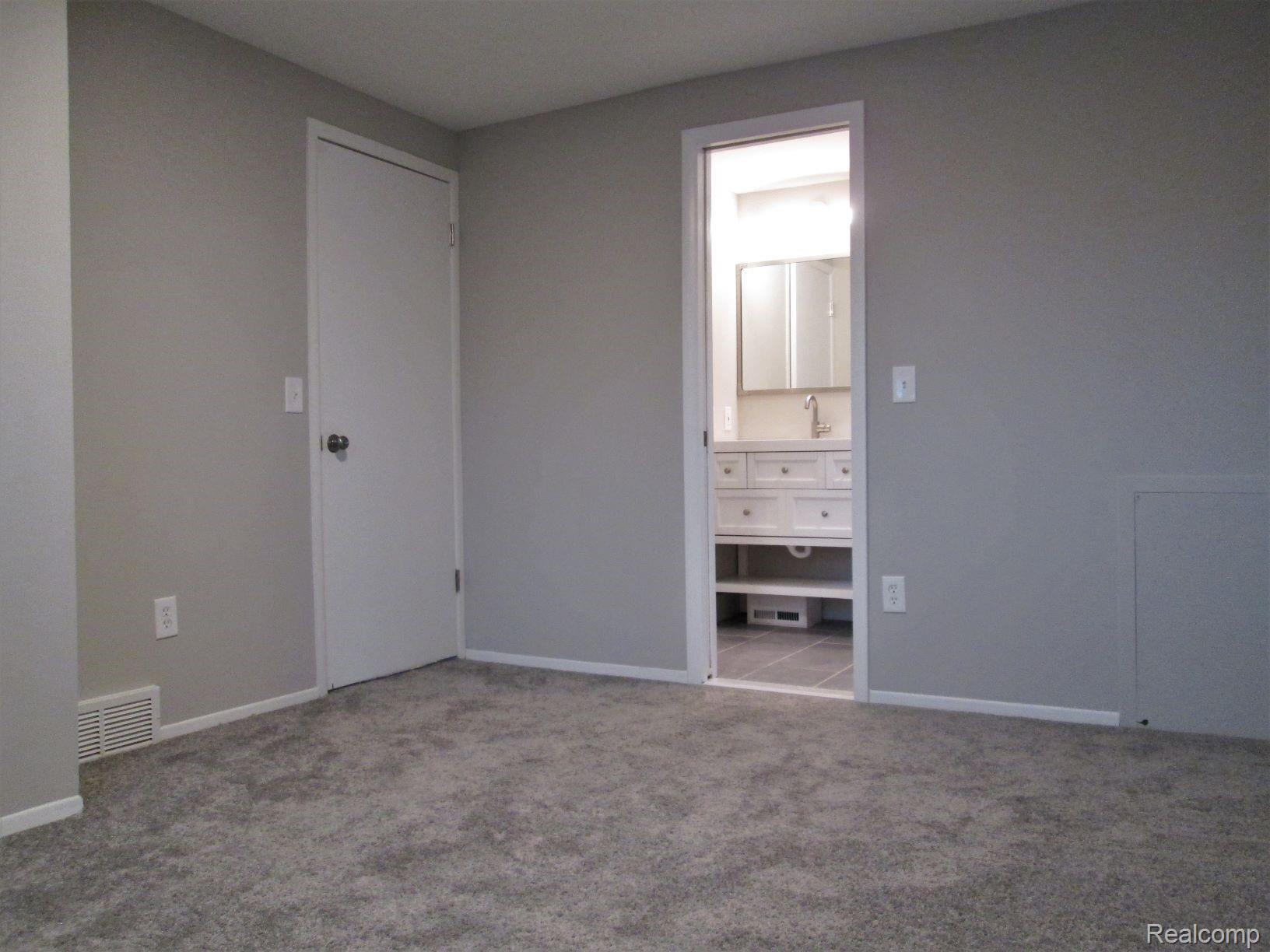 1907 Princeton Road Berkley, MI 48072 - Photo 19 of 27 pr-mstr2.JPG