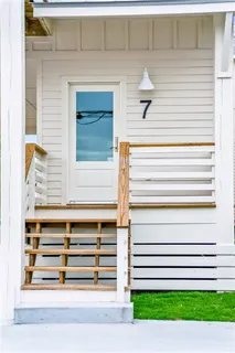 a view of entryway with a front door
