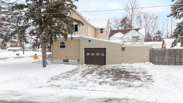 $189,900 | 351 Quincy Street, Oconto Falls, WI 54154