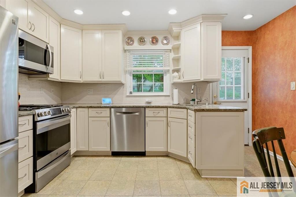 46 Lynnwood Road Edison, NJ 08820 - Photo 21 of 61