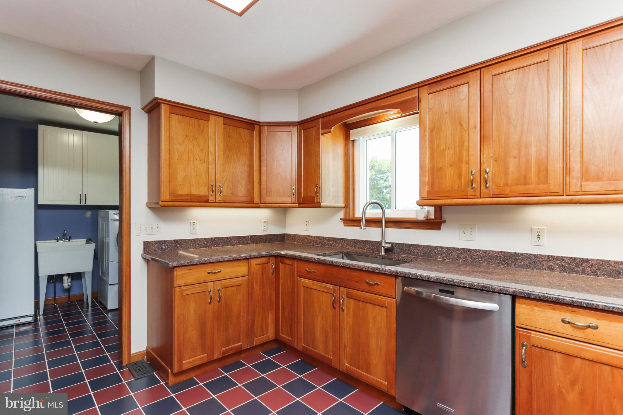 4535 Wentz Road Manchester, MD 21102 - Photo 21 of 55 Dakota Mahogany Granite Countertops