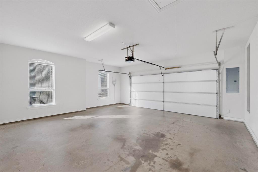805 Rustic Trail Midlothian, TX 76065 - Photo 38 of 40 a view of an empty room with windows