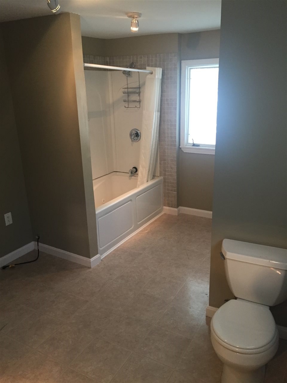 112 Calef Road Manchester, NH 03103 - Photo 13 of 28