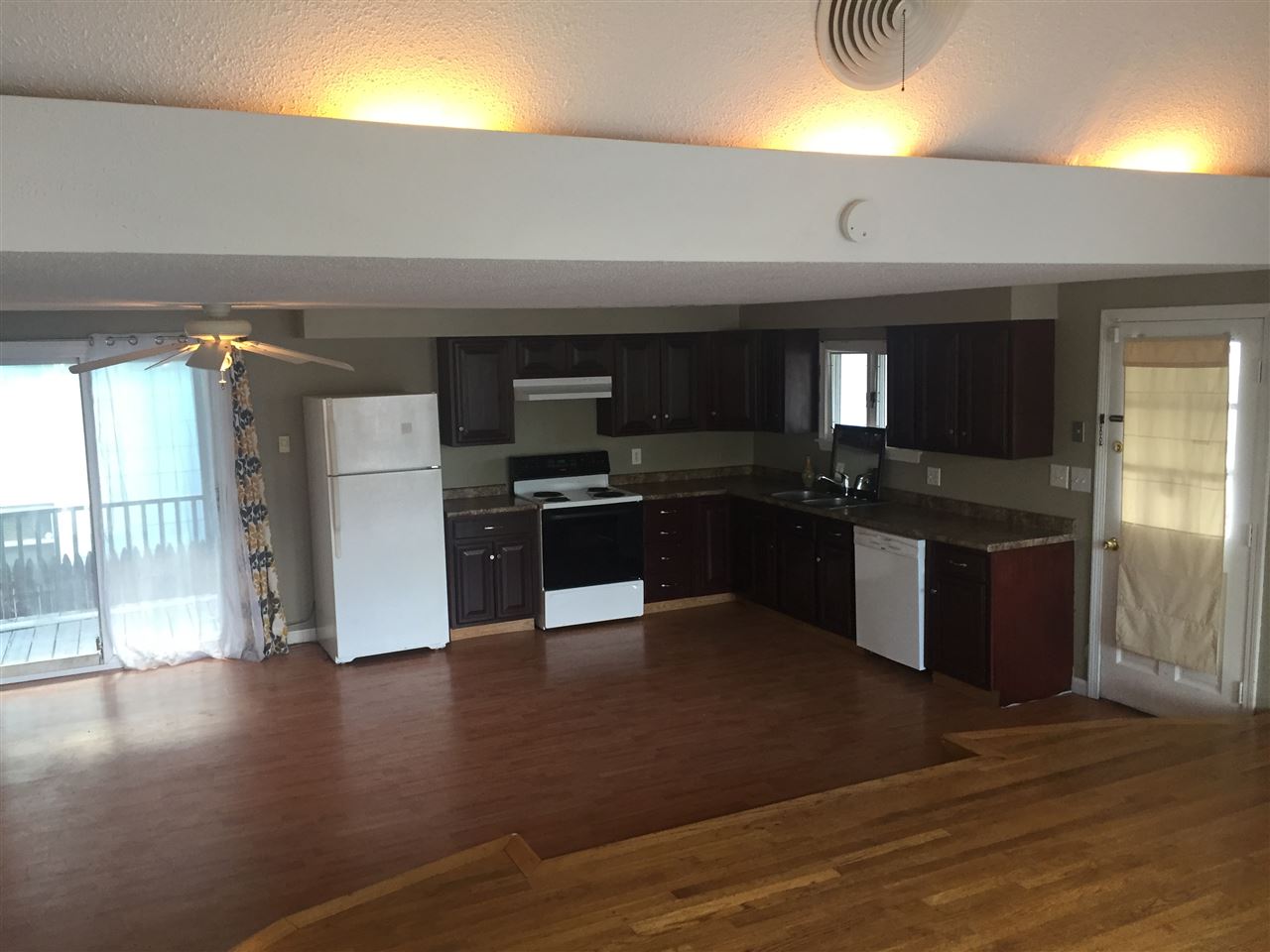 112 Calef Road Manchester, NH 03103 - Photo 5 of 28