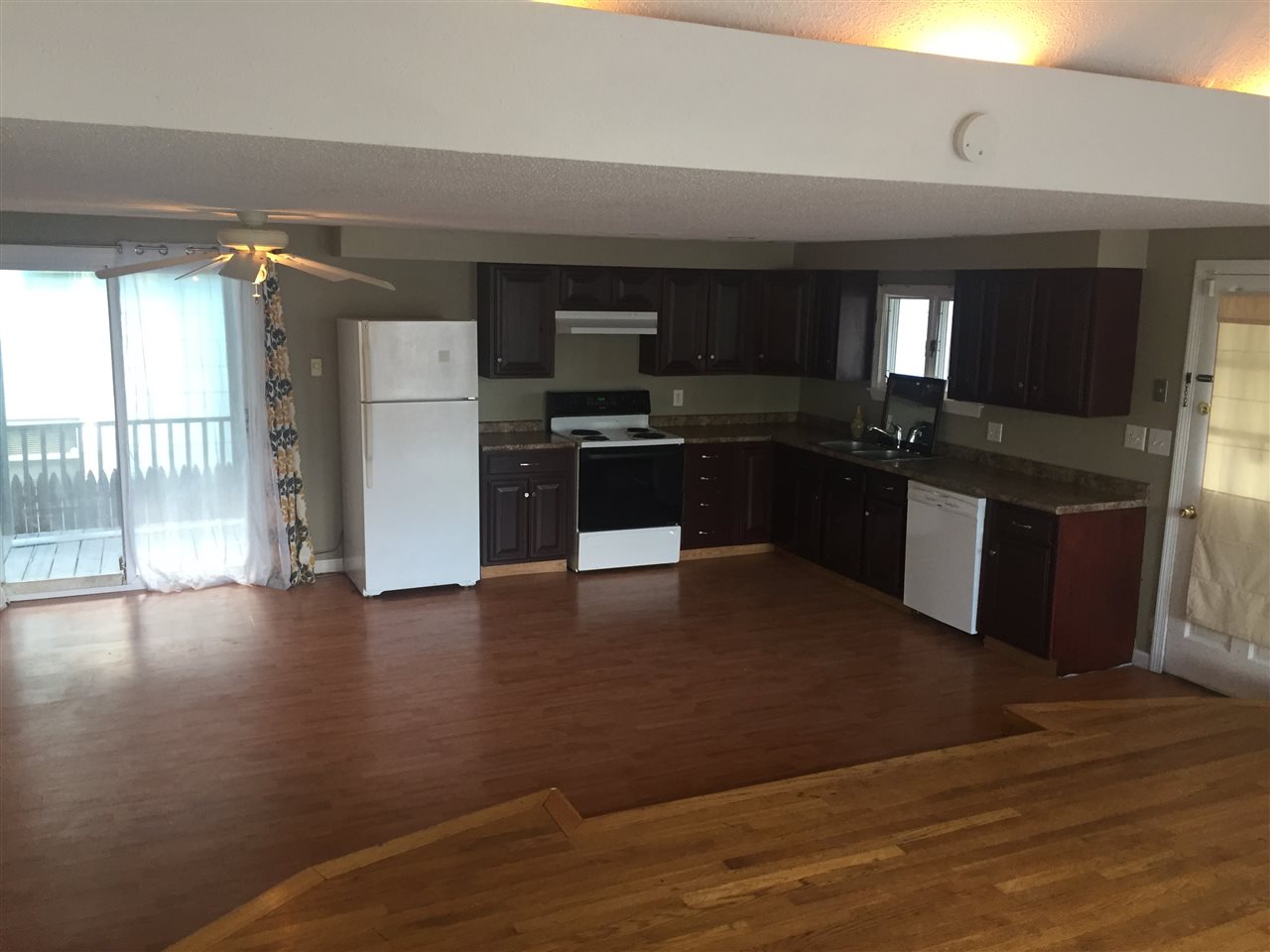 112 Calef Road Manchester, NH 03103 - Photo 6 of 28