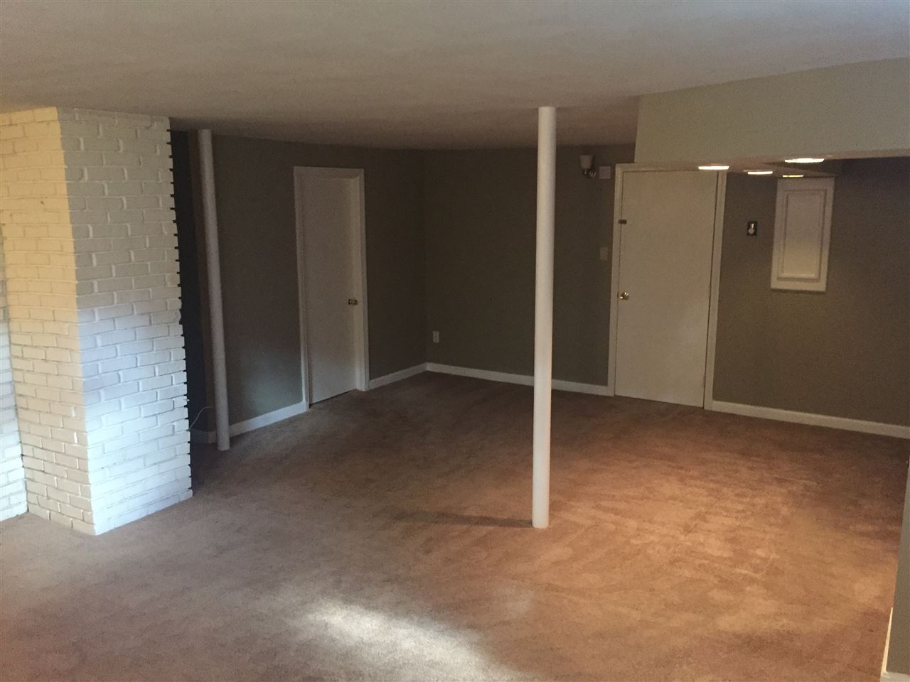 112 Calef Road Manchester, NH 03103 - Photo 7 of 28