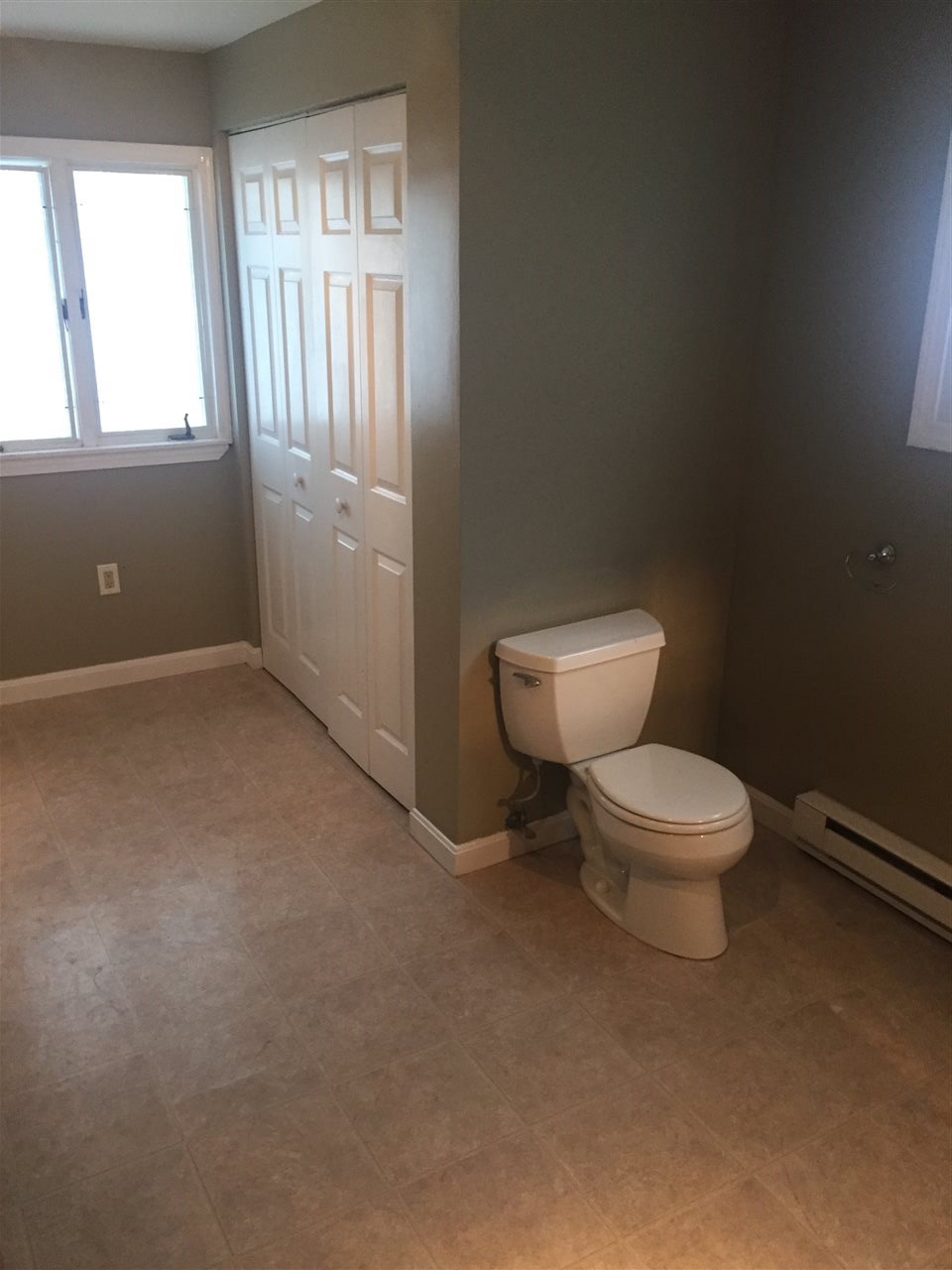 112 Calef Road Manchester, NH 03103 - Photo 8 of 28