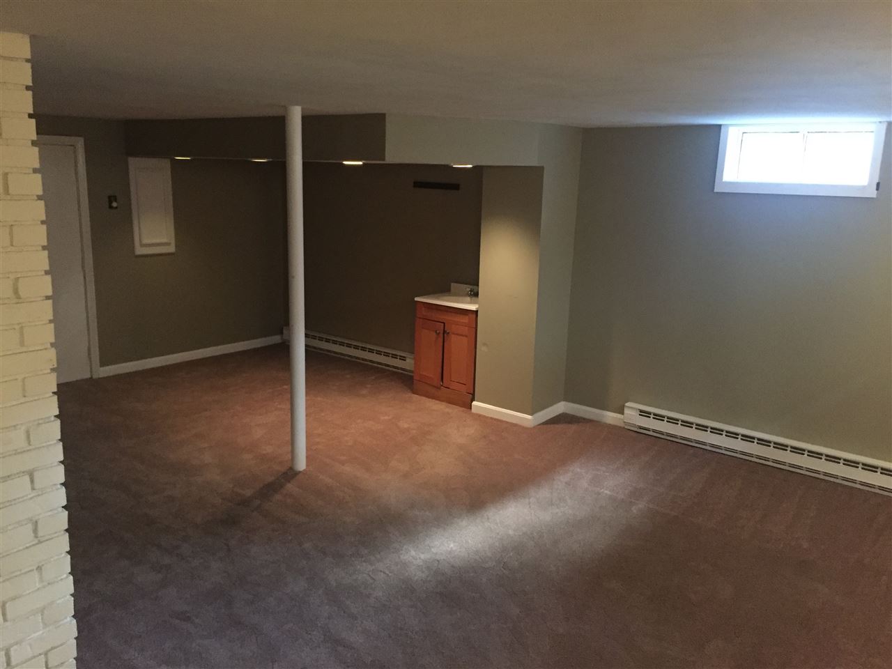 112 Calef Road Manchester, NH 03103 - Photo 9 of 28