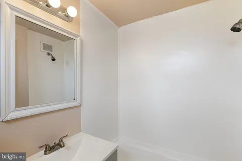 $1,275 | 3902 Erdman Avenue, Unit 1, Baltimore, MD 21213