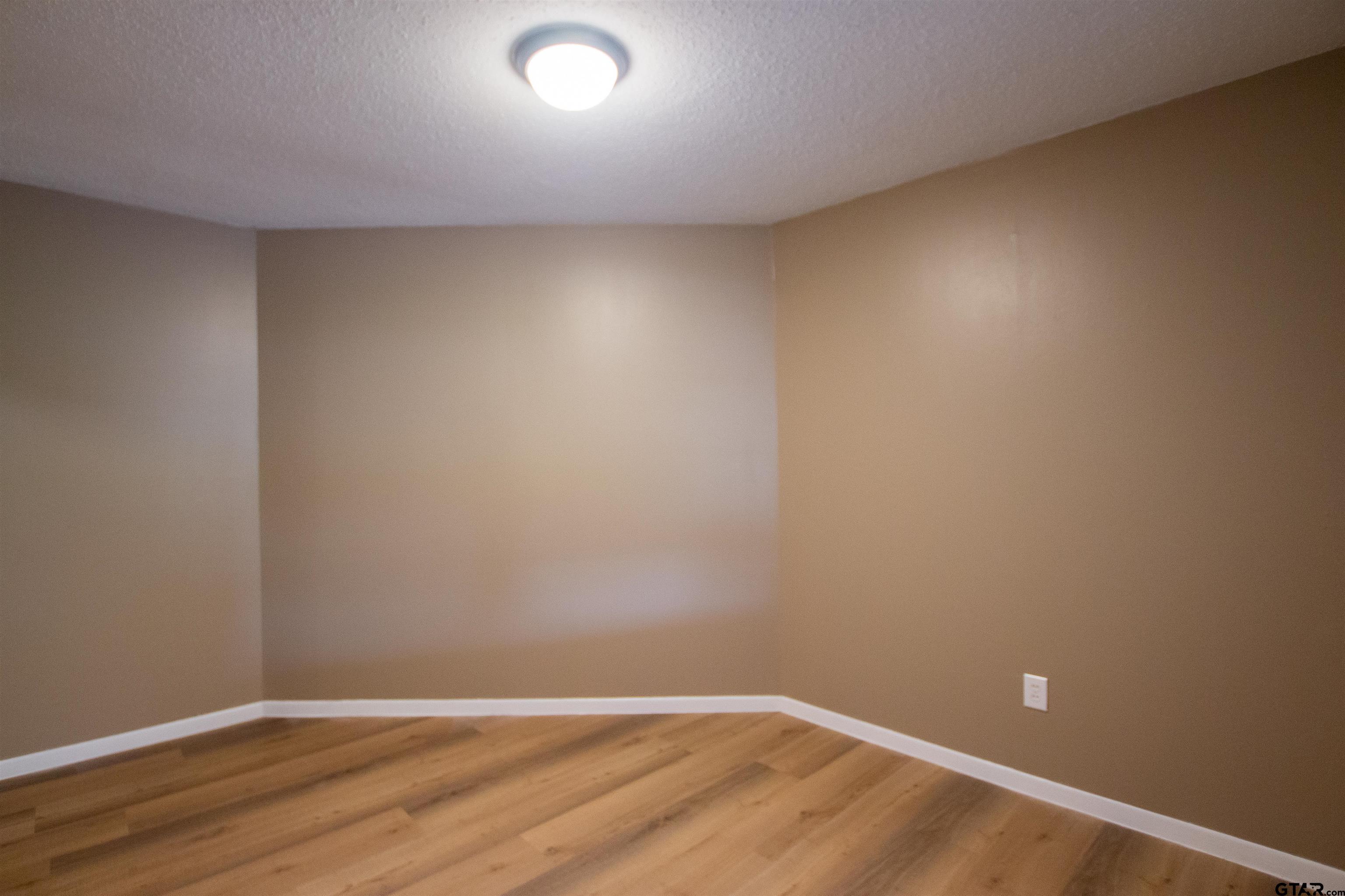 209 Miles Street Longview, TX 75605 - Photo 17 of 34