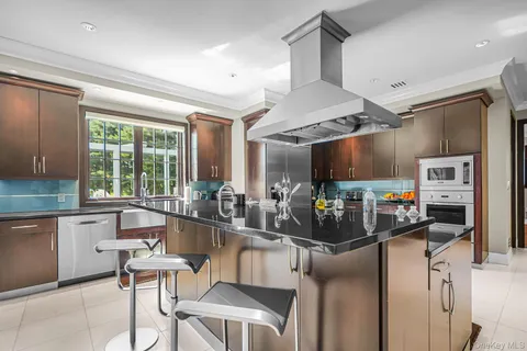 $5,295,000 | 5 Farmwoods Lane, Glen Head, NY 11545
