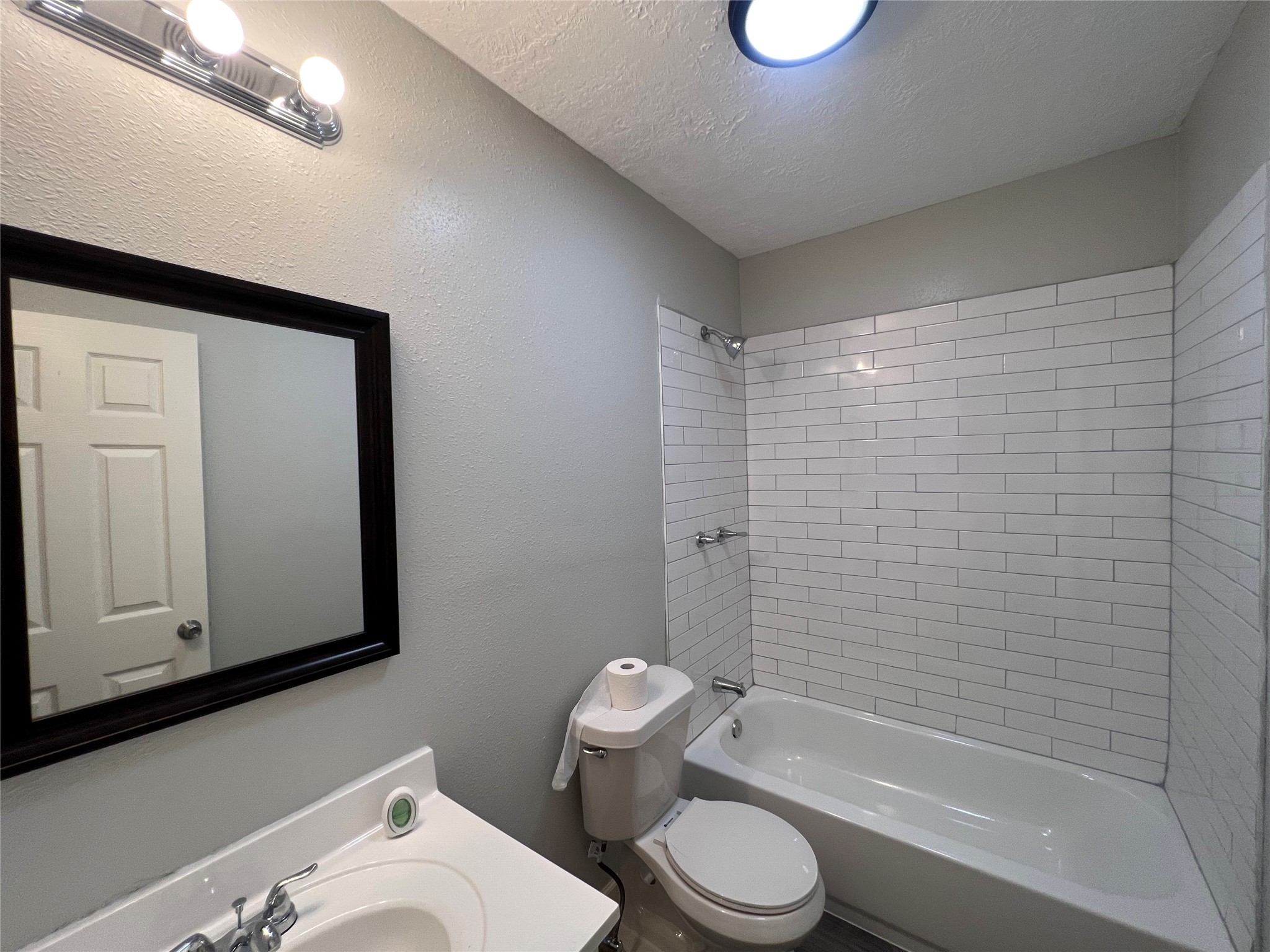 2412 Stuart Street Houston, TX 77004 - Photo 15 of 32 a bathroom with a toilet a sink and bathtub