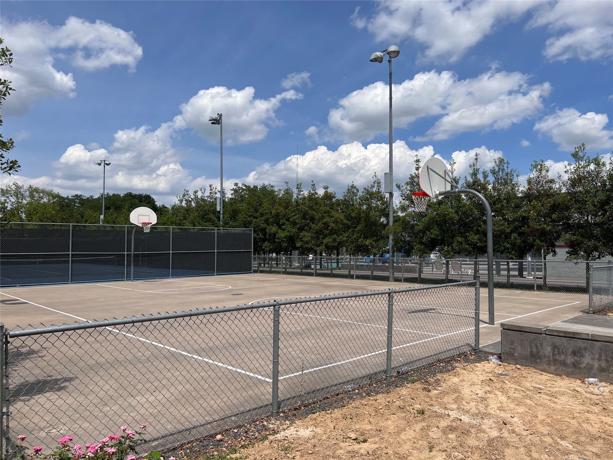 2412 Stuart Street Houston, TX 77004 - Photo 27 of 32 a view of a tennis court