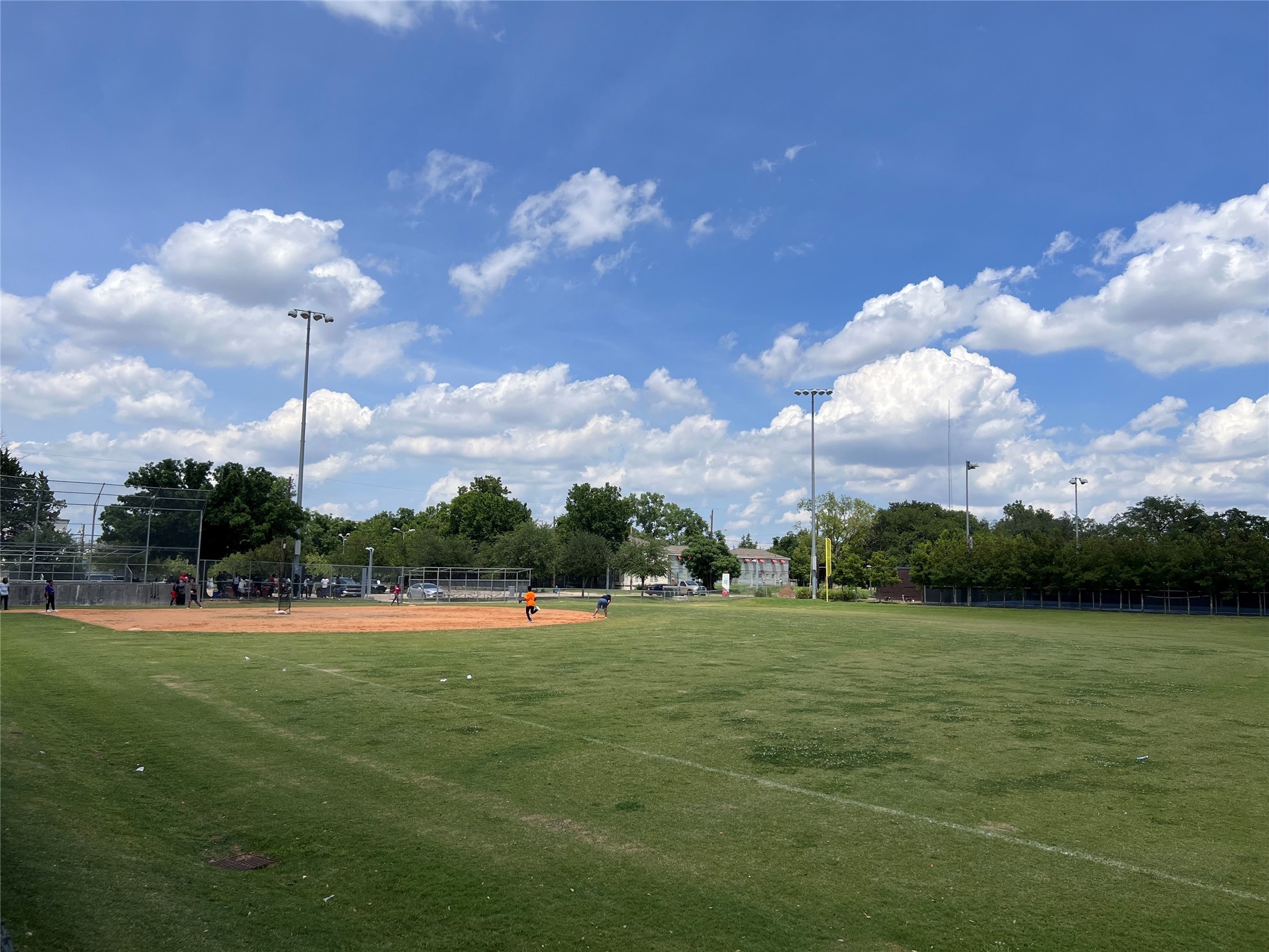 2412 Stuart Street Houston, TX 77004 - Photo 31 of 32 a view of a golf course