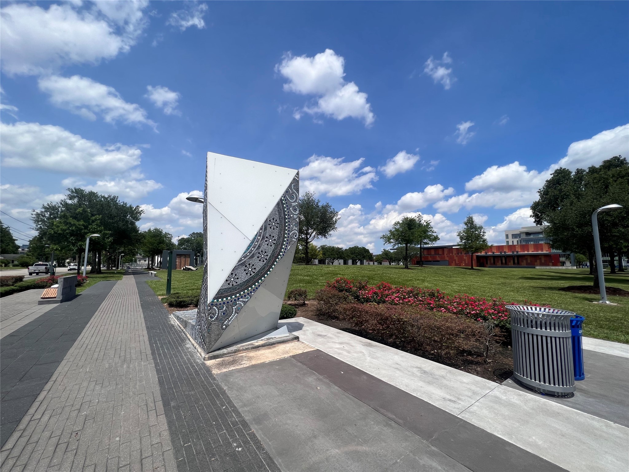 2412 Stuart Street Houston, TX 77004 - Photo 32 of 32 a view of a garden with patio