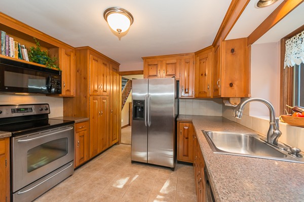 42 Colrain Road Topsfield, MA 01983 - Photo 4 of 25 Gallery Image 4