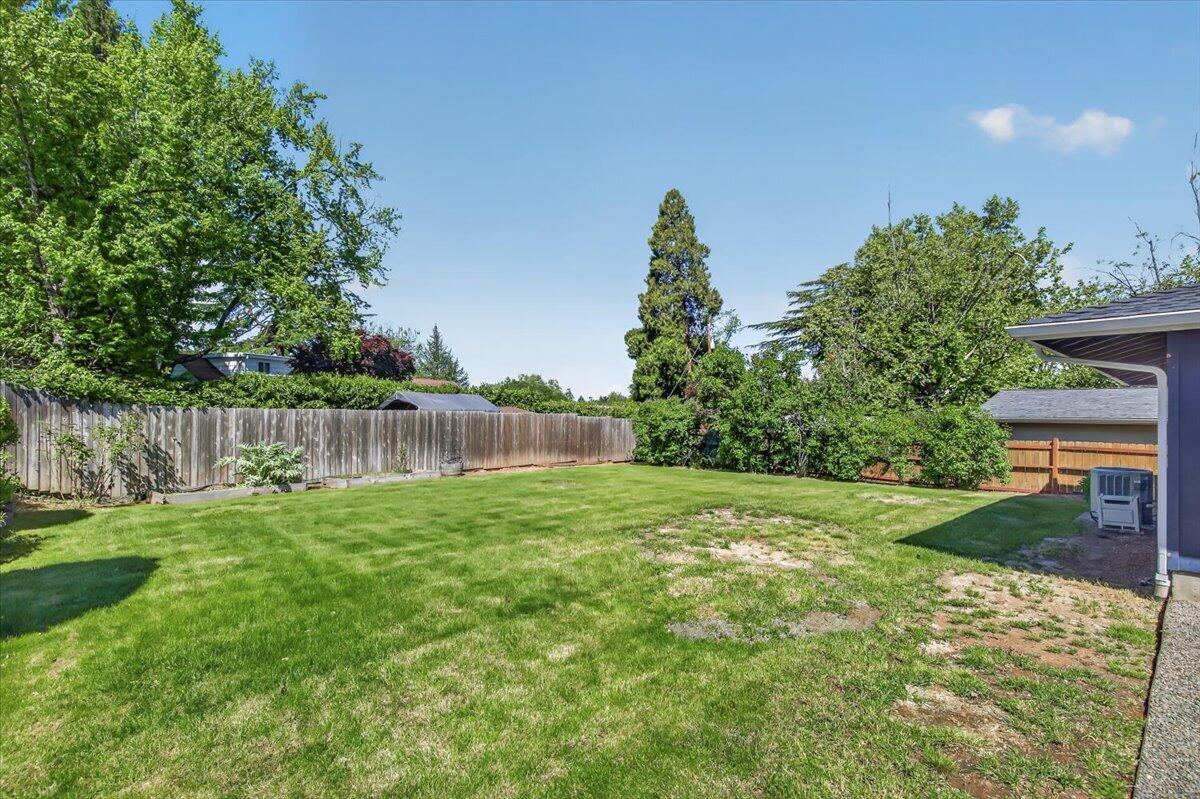 309 North Berkeley Way Medford, OR 97504 - Photo 29 of 32 Planter boxes