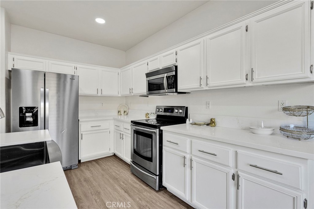 13653 Cobalt Road Victorville, CA 92392 - Photo 8 of 53