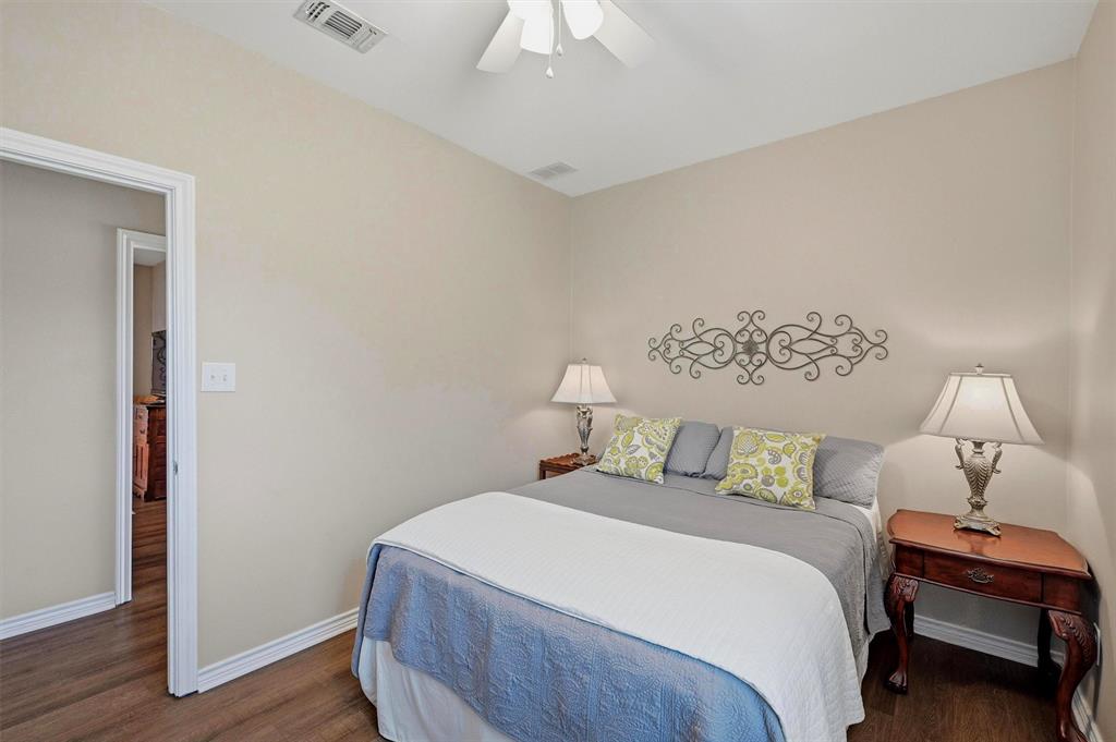 15656 South State Highway 78 Blue Ridge, TX 75424 - Photo 28 of 36 a bedroom with a bed and a lamp