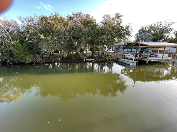 a view of a lake with house