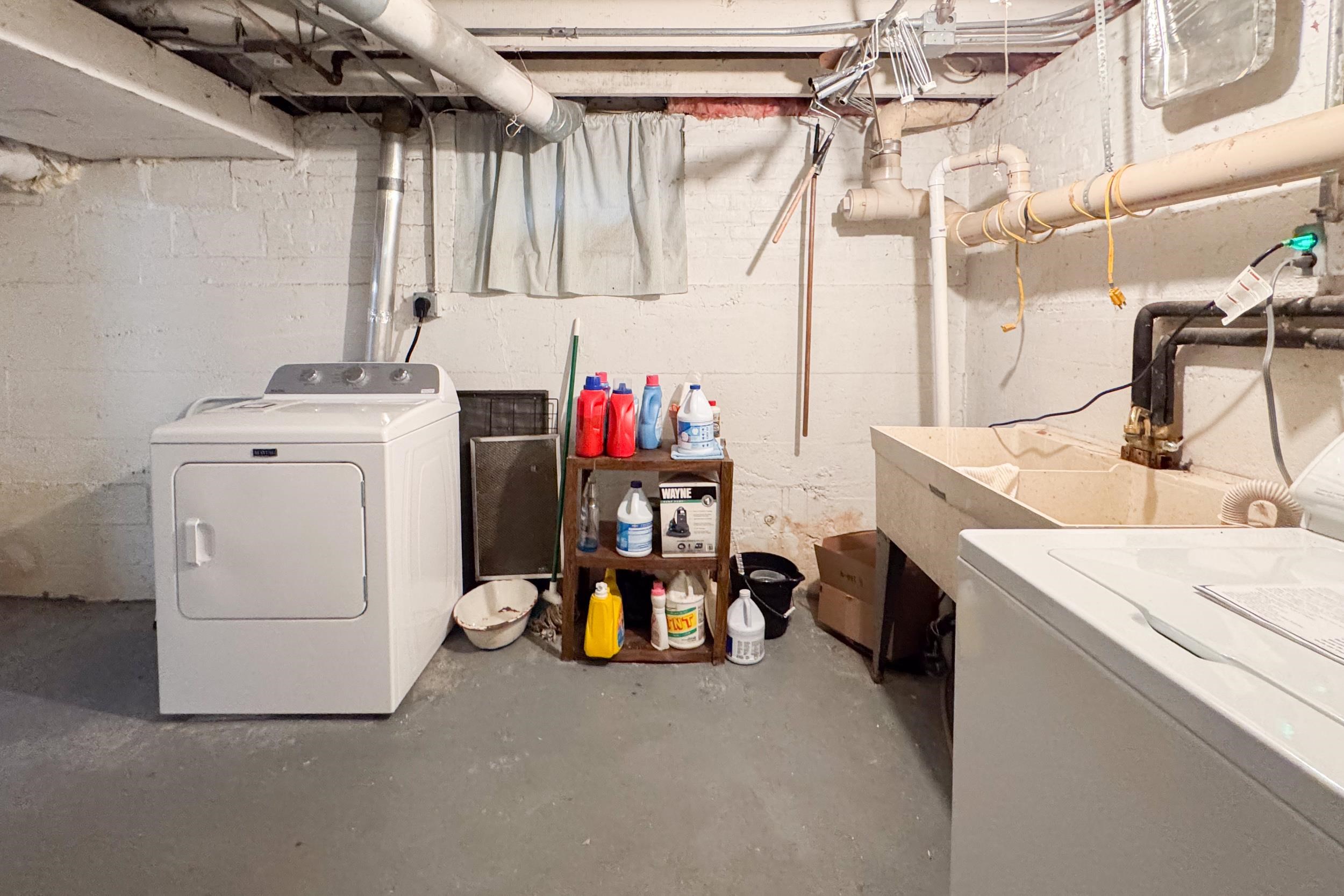 1661 Mill Road Rockford, IL 61108 - Photo 23 of 24 a utility room with dryer and washer