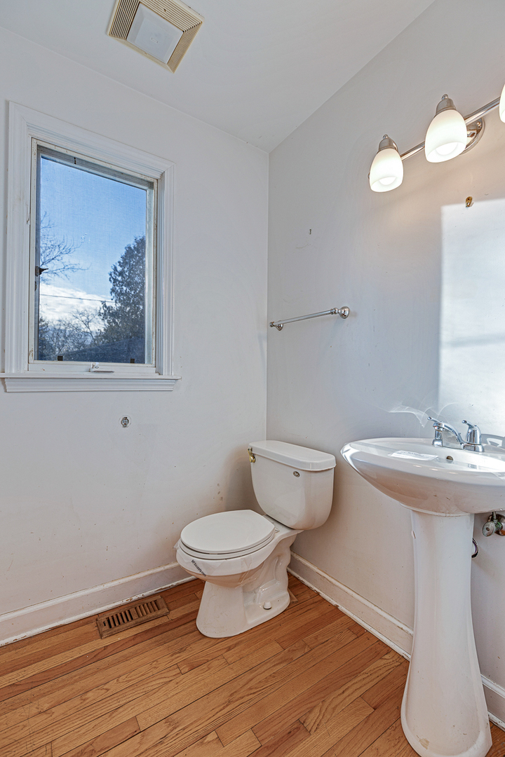 942 Meadow Road Northbrook, IL 60062 - Photo 12 of 19