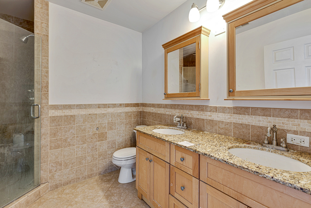942 Meadow Road Northbrook, IL 60062 - Photo 14 of 19