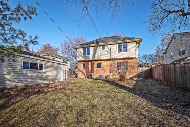 942 Meadow Road Northbrook, IL 60062 - Photo 3 of 19