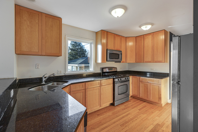 942 Meadow Road Northbrook, IL 60062 - Photo 8 of 19