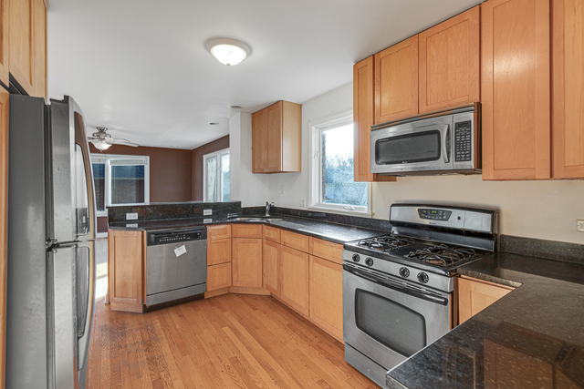 942 Meadow Road Northbrook, IL 60062 - Photo 9 of 19