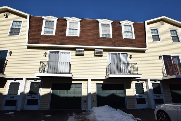$2,300 | 1245 Pawtucket Boulevard, Unit 4, Lowell, MA 01854