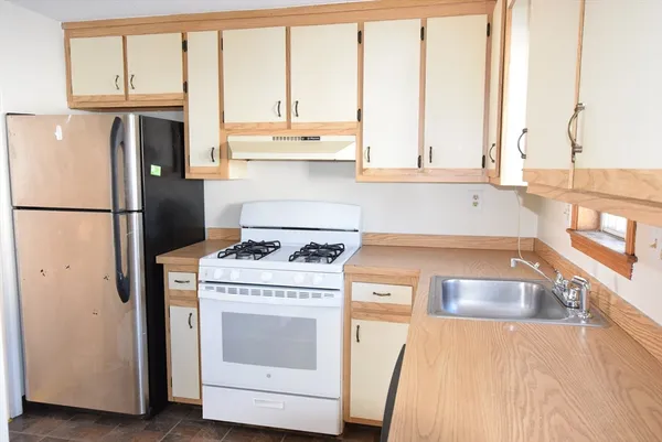 $2,300 | 1245 Pawtucket Boulevard, Unit 4, Lowell, MA 01854