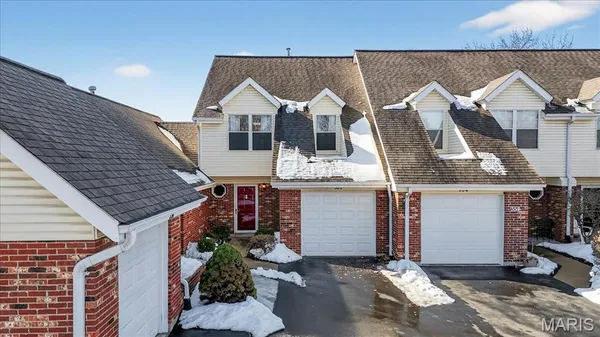 $194,900 | 352 Windsor Place, Unit B, St. Peters, MO 63376