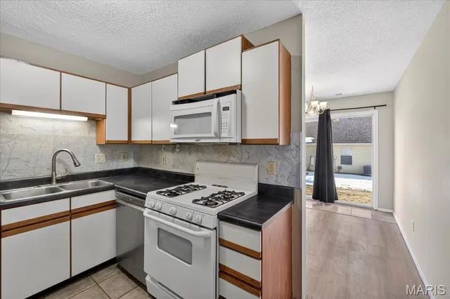 $199,900 | 352 Windsor Place, Unit B, St. Peters, MO 63376