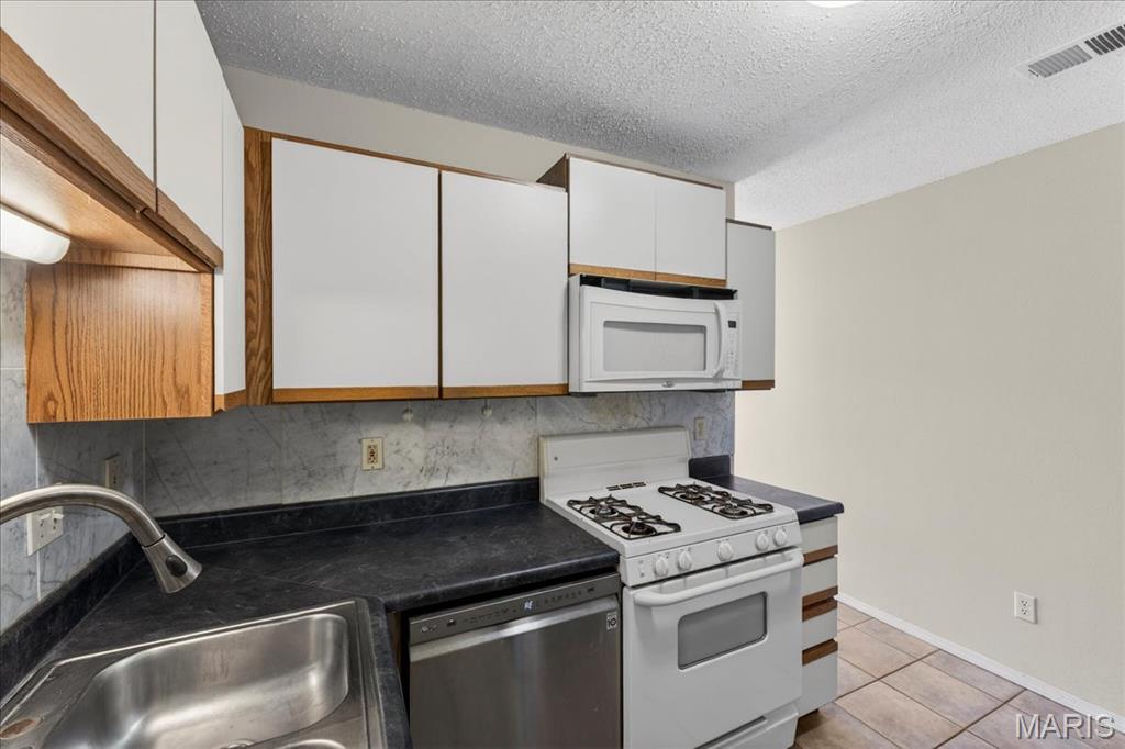 352 Windsor Place, Unit B St. Peters, MO 63376 - Photo 15 of 34