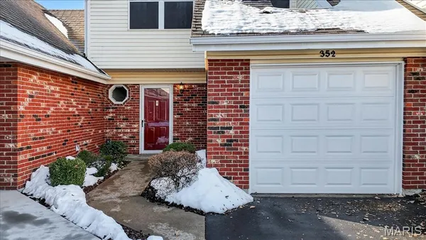 $194,900 | 352 Windsor Place, Unit B, St. Peters, MO 63376