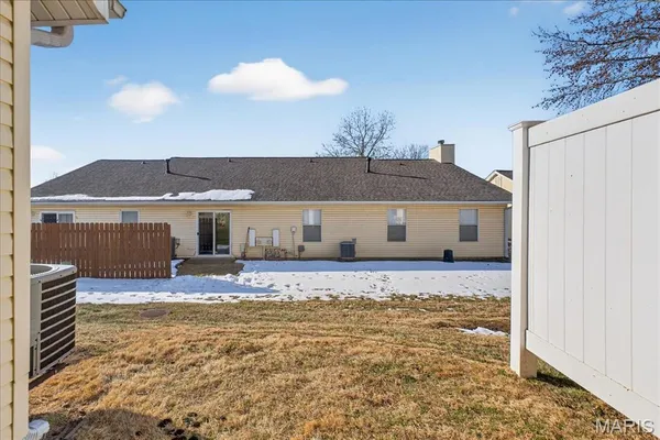 $194,900 | 352 Windsor Place, Unit B, St. Peters, MO 63376