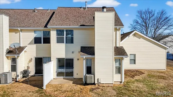 $194,900 | 352 Windsor Place, Unit B, St. Peters, MO 63376