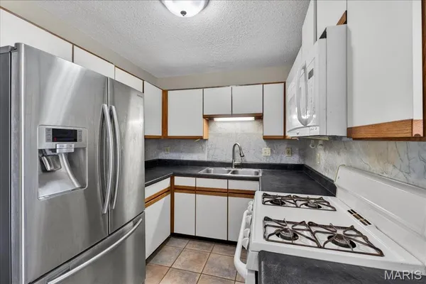 $194,900 | 352 Windsor Place, Unit B, St. Peters, MO 63376