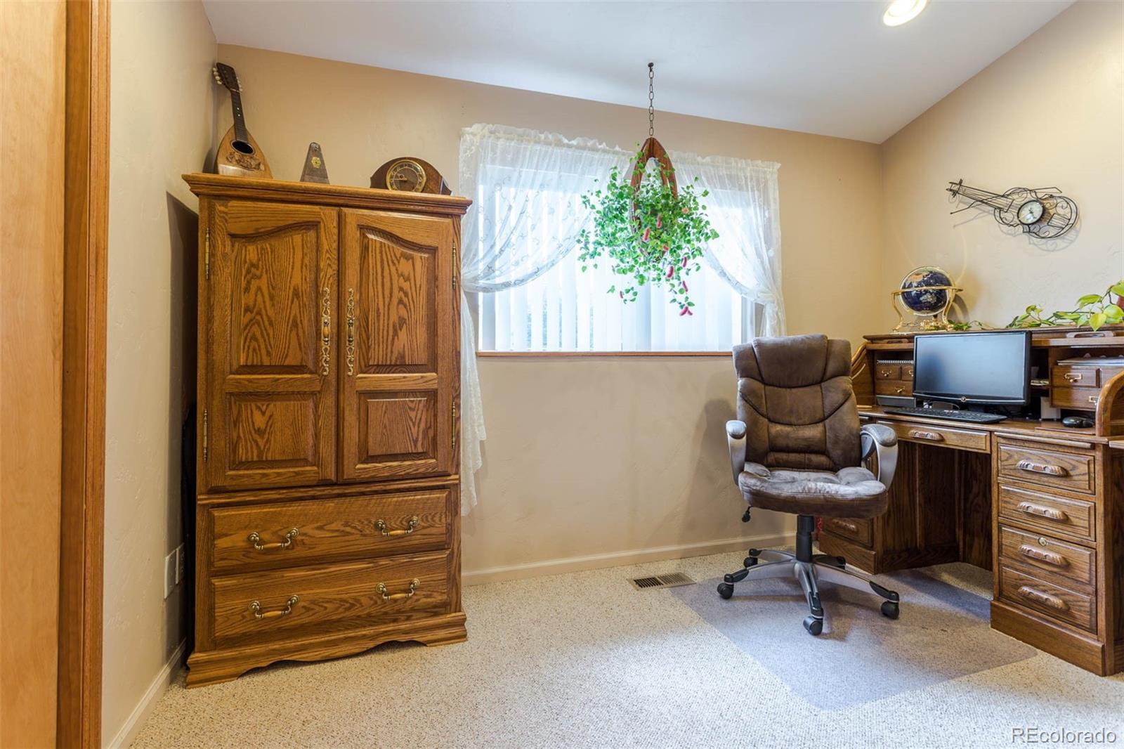 32147 Sylvan Road Golden, CO 80403 - Photo 15 of 27 a workspace with furniture and window