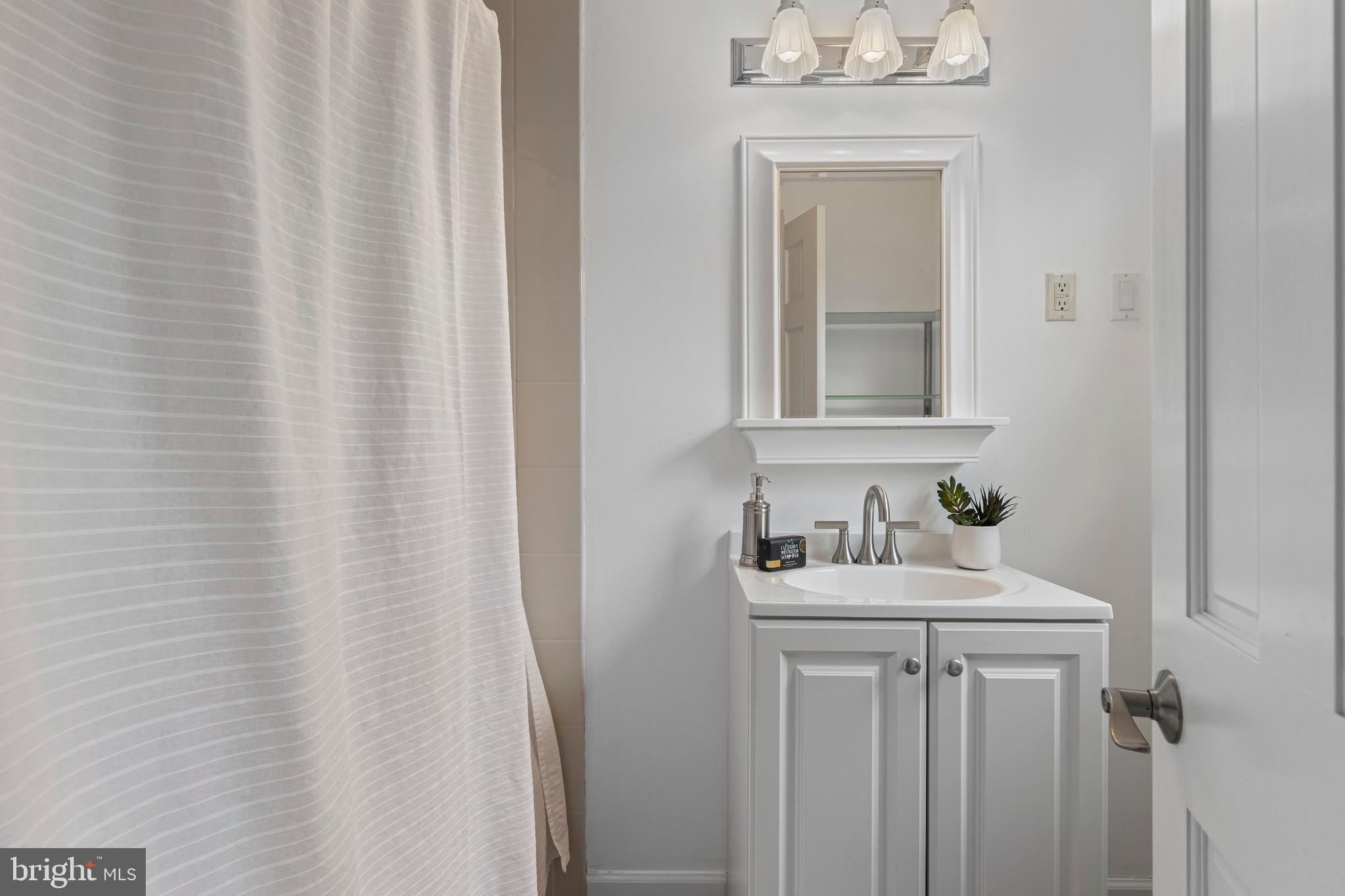 66 Oakford Road Wayne, PA 19087 - Photo 41 of 63 a bathroom with a sink a vanity and a mirror