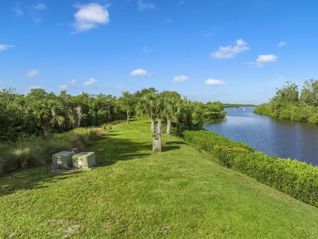 $3,850,000 | 325 Estuary Drive, Vero Beach, FL 32963