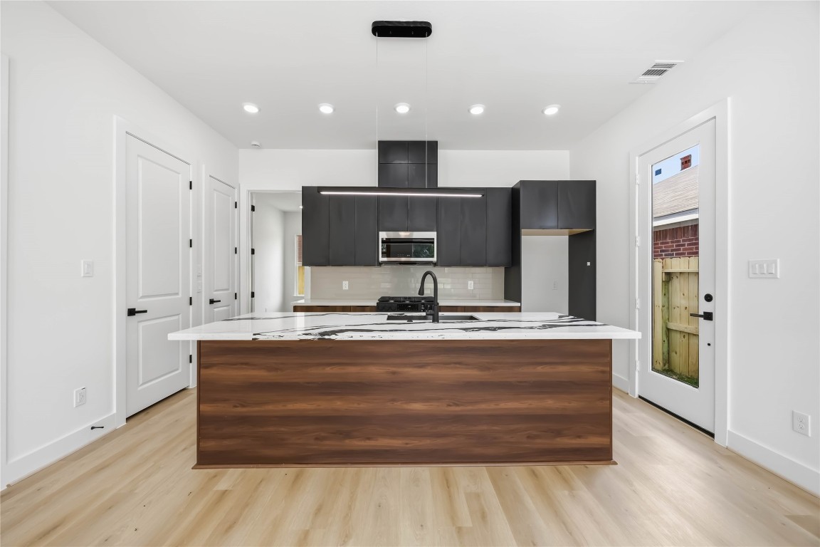 8022 Corinth Street, Unit AB Houston, TX 77051 - Photo 7 of 29