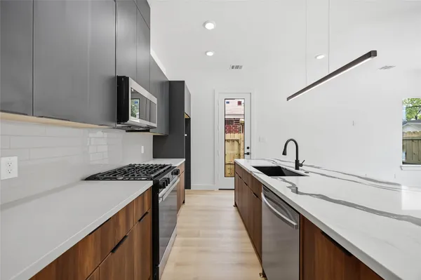 $489,000 | 8022 Corinth Street, Unit AB, Houston, TX 77051