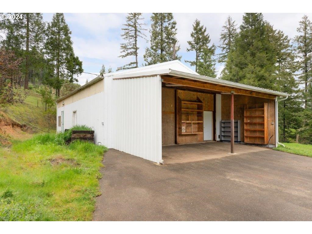 10908 North Myrtle Road Myrtle Creek, OR 97457 - Photo 10 of 43 Gallery Image 10